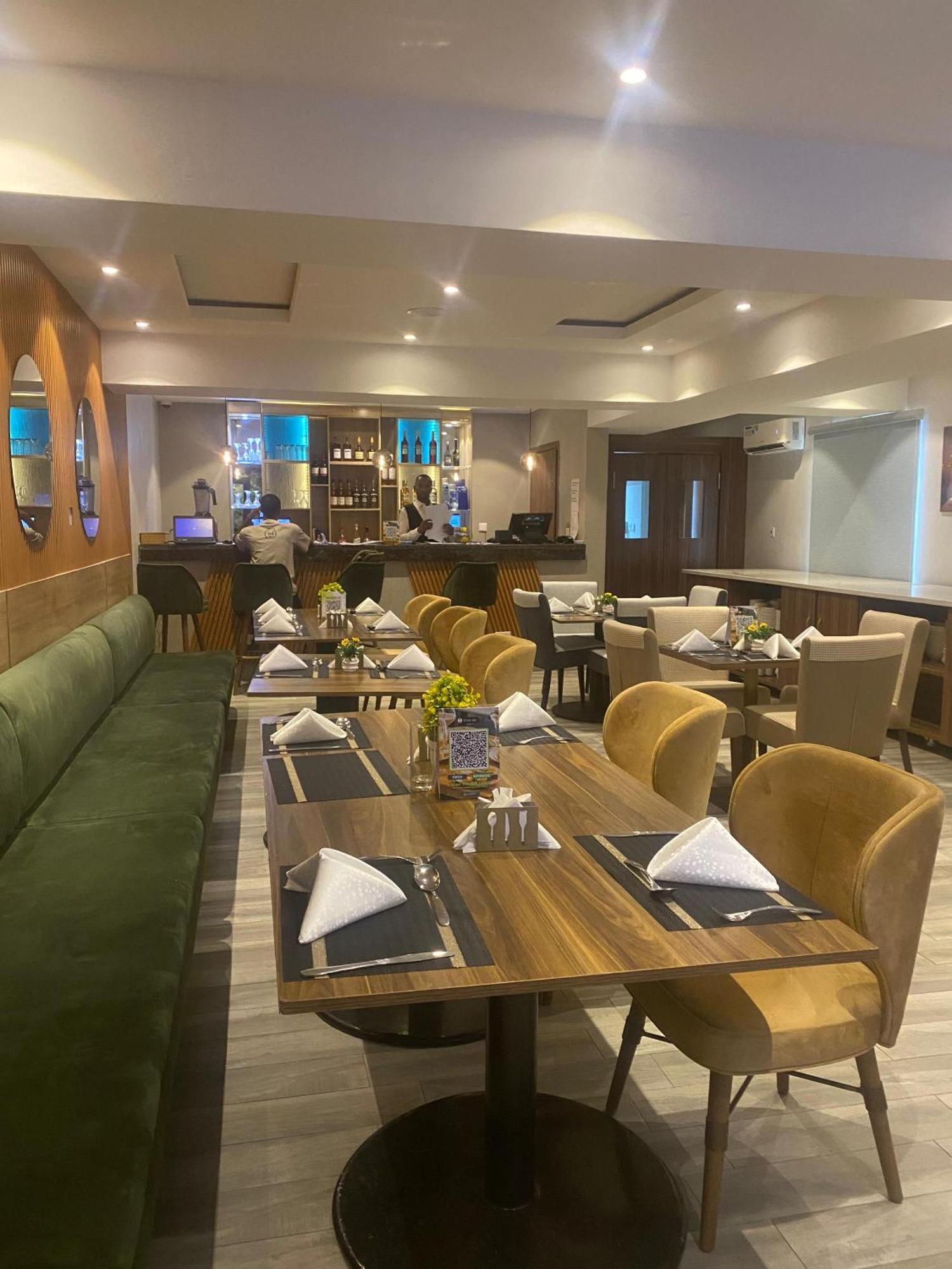 Shomolu Blue Orange Hotel And Towers מראה חיצוני תמונה
