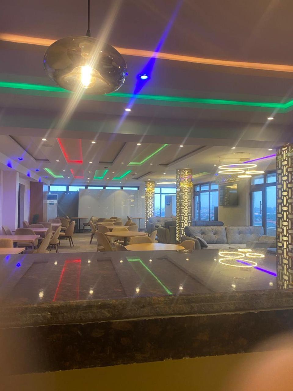 Shomolu Blue Orange Hotel And Towers מראה חיצוני תמונה